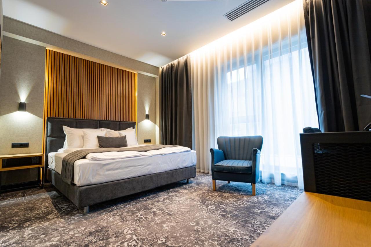 Hugo Hotel Satu Mare Buitenkant foto