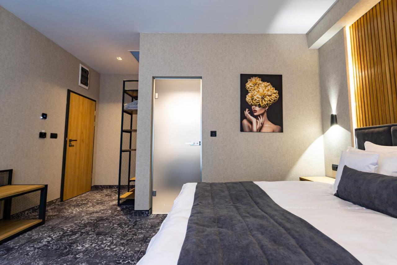 Hugo Hotel Satu Mare Buitenkant foto