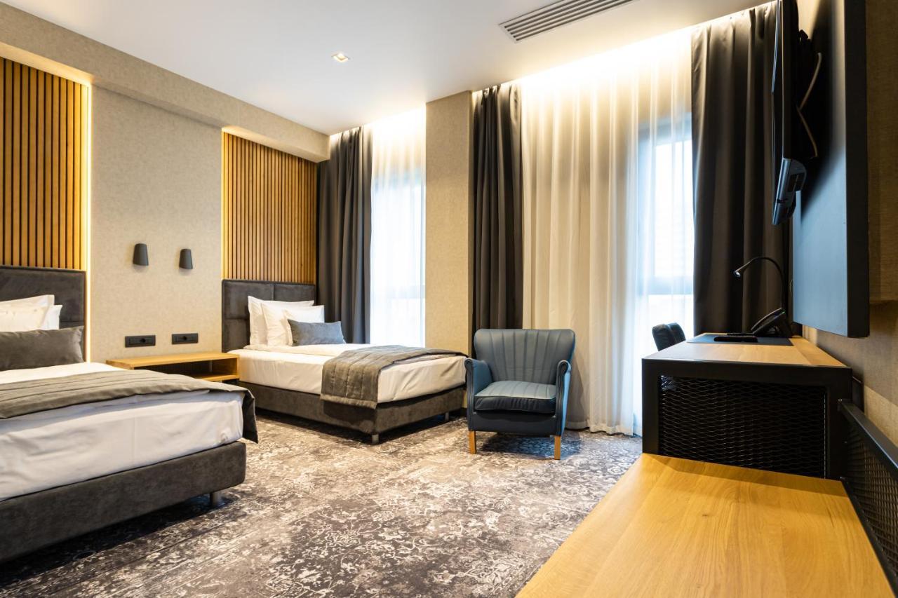 Hugo Hotel Satu Mare Buitenkant foto